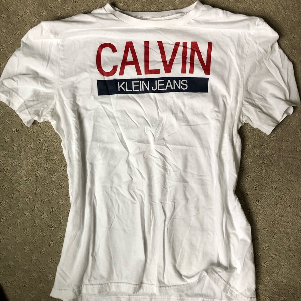 White calvin klein tshirt